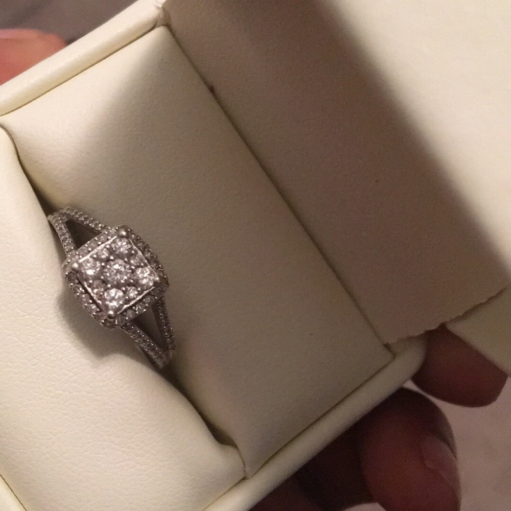 10 CW Ring - Picture 3 of 5